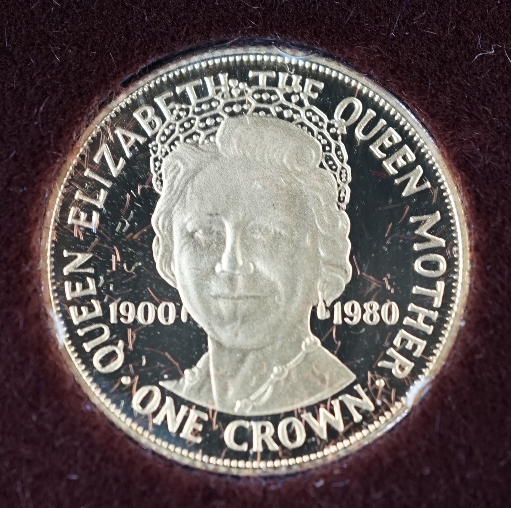 Gold coins, Isle of man, 22 carat gold Queen Mother crown, 1980, in case of issue with Pobjoy Mint certificate